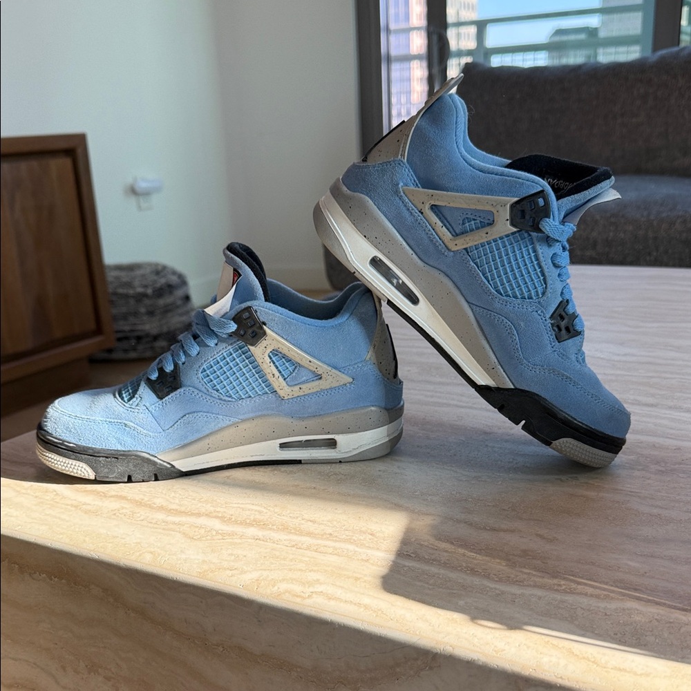 Jordan Air 4 Retro size 6Y